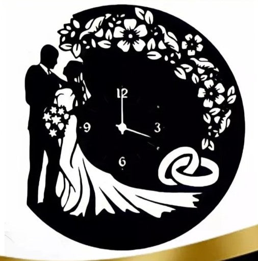 Beautiful couple wooden wall clock | C12 Gifts Creator