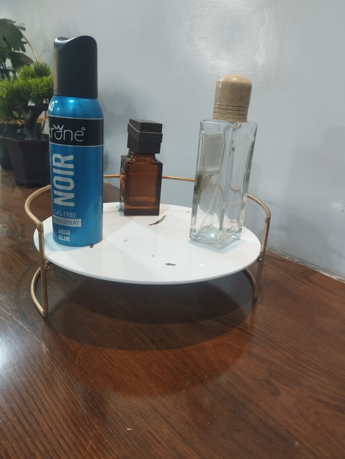 Stylish Round Cosmetic Shelf Organizer – Single-Layer Metal & Acrylic Makeup Rack Homedecoro